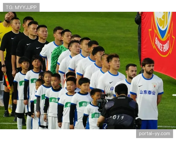 半场数据：山东泰山控球率仅42%，但反击中射正次数3倍于对手